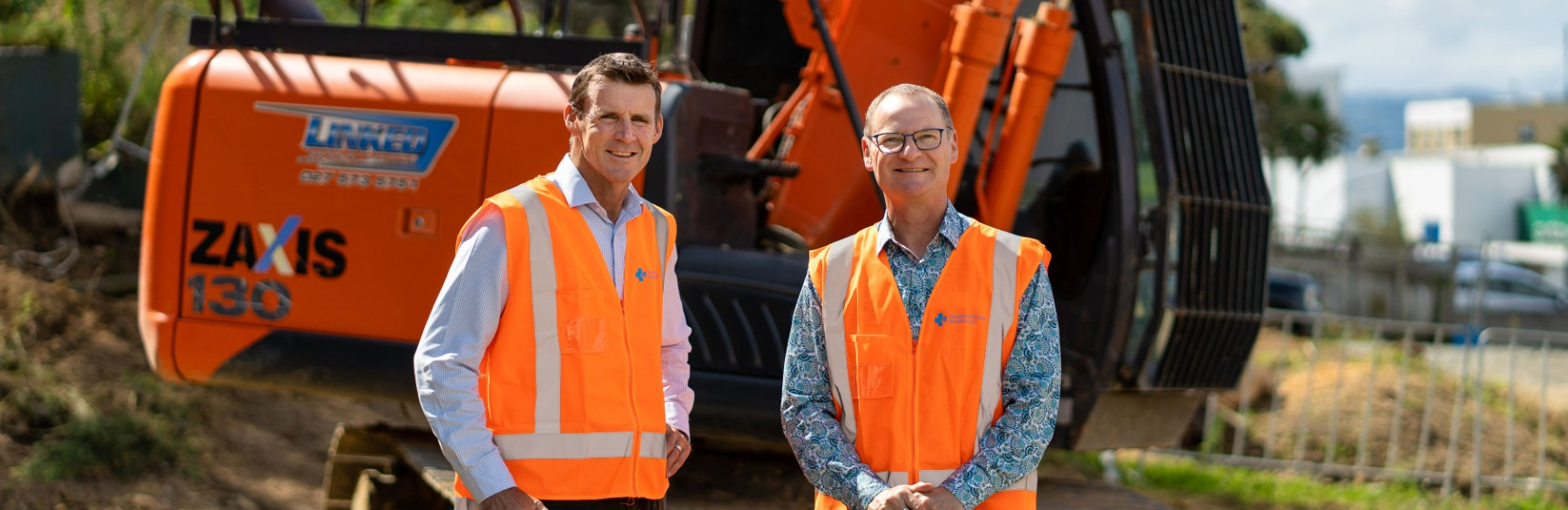 (L) Chris White CEO, Southern Cross Healthcare (R) Paul Cocks, GM Southern Cross Wellington Hospital